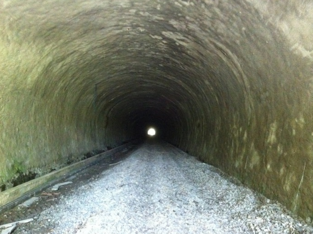 Túnel Via tren Santiago-Ordes
